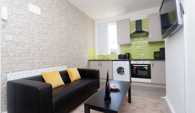 Leeds One Bed Apartment sleeps 2 Kirkstall House