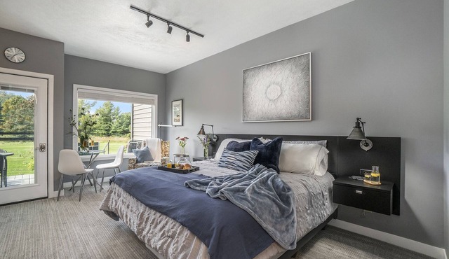 Leelanau condo on golf course close to beaches, wineries, sand dunes, and more
