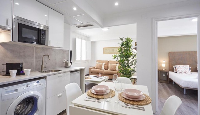 LEEWAYS APARTMENT VI in ALCALA 99