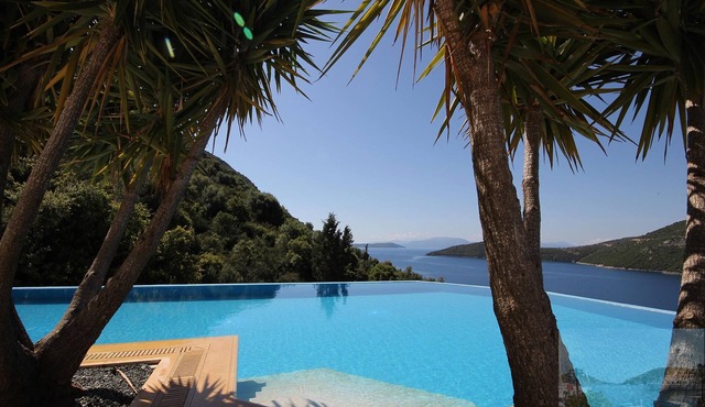 Lefkada Villa Mikros. Spectacular location & pool. Walk to beach. Mikros Gialos.