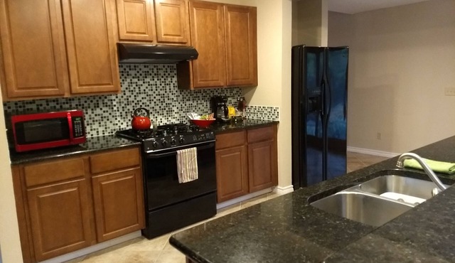Lefty's East Plano Cozy Getaway Sleeps 11 - EZ to I-75