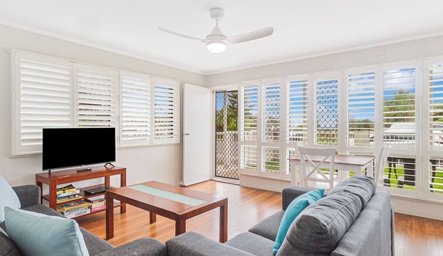 Legacy 1 - Bilinga/North Kirra Beachfront - Min. 3 Night Stay!