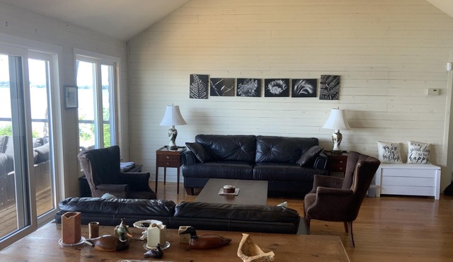Legacy House - waterfront on Bay of Quinte with spectacular sunsets