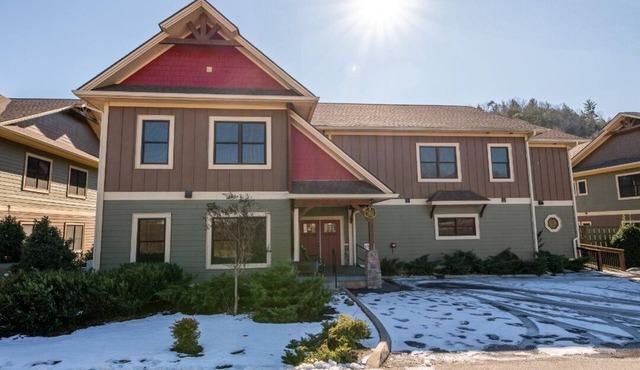 Legacy Lodge | 12BR Near Pigeon Forge Parkway | Sleep 48 | Theater/Game Room