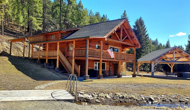 Legacy Lodge - Log Home Retreat - 5 bed 2 bath with stunning mountain views !