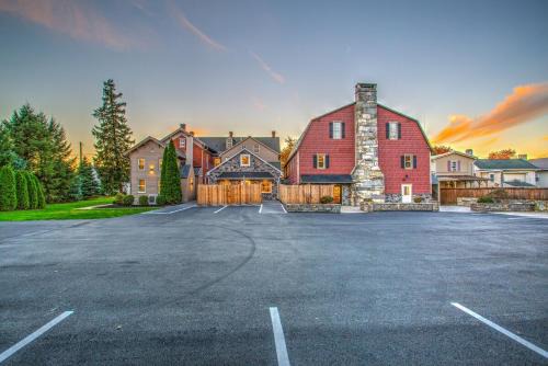 Legacy Manor 13 bedrooms Sleeps 26