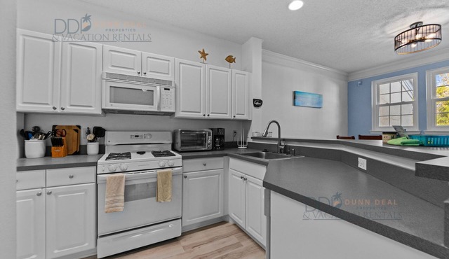 Legacy Villa #1004 "Sunshine Vibes" Just a few minutes walk to the beach.