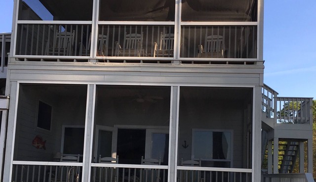 "Legasea," Old Florida Beachfront Charm with Two Screen Porches, Sleeps 7