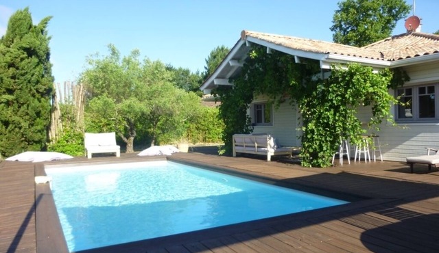 Lège-Cap-Ferret: 4-bedroom family home with heated pool and garden