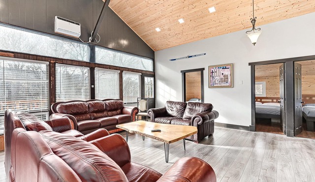 Legend Cottages(Sleep40) - indoor Pool & hot tub & Sauna