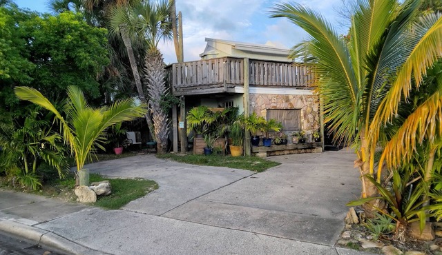 Legendary Beach Cottages: Your Coastal Paradise Awaits!"