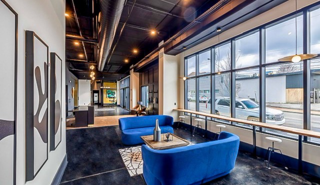 Legends at the Muse - artful condo with city-view balcony, full kitchen, AC & gym