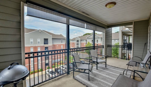 Legends Landing - close to campus, shopping, and more! Complex pool!