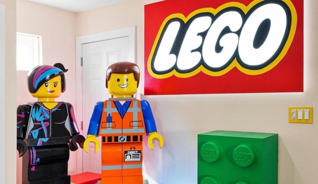 LEGO Dream! 🧱🌊🕹️⛳🎥 Heated Pool, Theater, Arcade, & more!