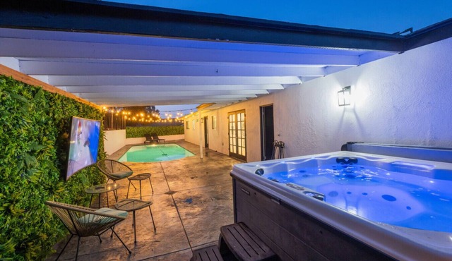LEGO Home + Pool/Jacuzzi + Putting Green