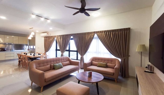 Legoland Penthouse (13pax) WIFI @JB City homestay