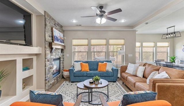Lehi Mountain: Hot Tub, Basketball Court, Games!