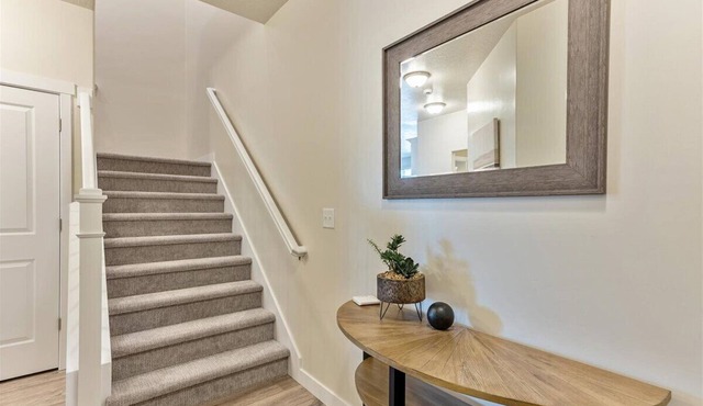 Lehi MTR- Garage attached, 30+ days, Pet Friendly, Everything Nearby!