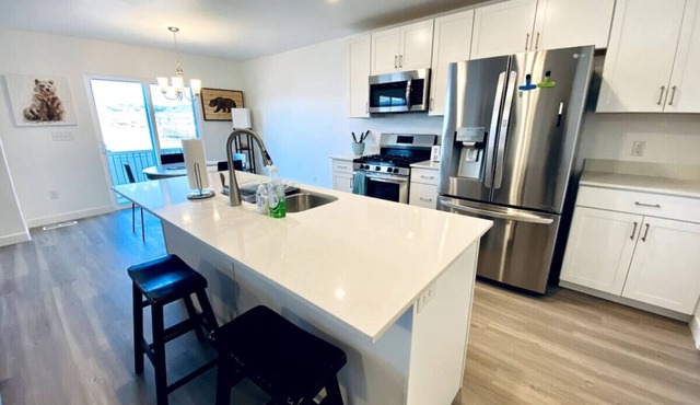 Lehi Retreat | Massage* | Sleeps 7 | BBQ