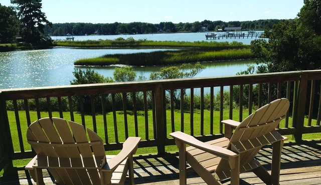 Leia's Folly, Mid-Century Modern Waterfront Retreat on the water w/kayaks & R2D2