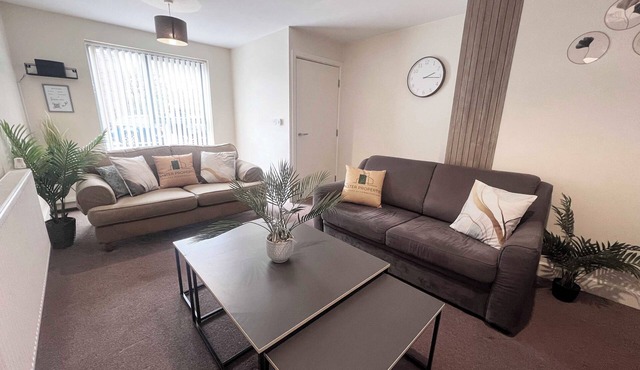 Leicester LE3 Stay Free Parking Quiet Area