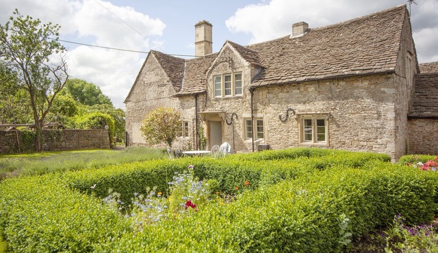 Leigh Bake House - Picture-perfect Grade 2 listed cottage
