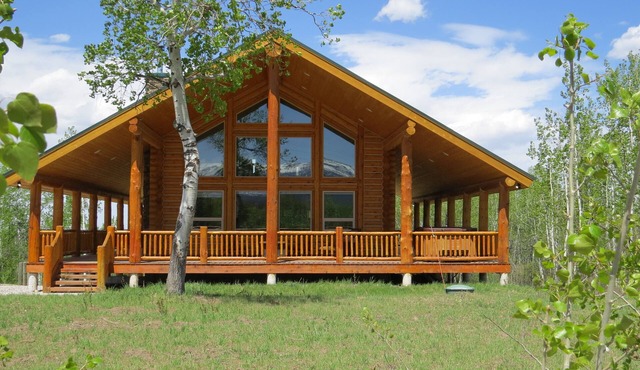 Leigh Creek Log Home With Hot Tub, Great Deck, Access to Yellowstone and Teton
