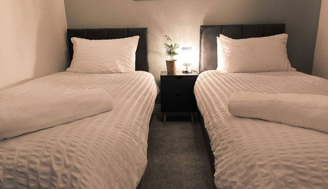 Leigh on sea- Ground Floor- Parking Included! - Long Stay Discounted