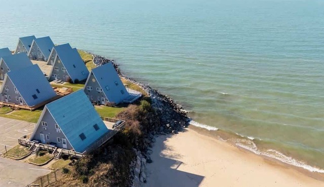 Leilas Chalet Lakeview - Resort Amenities & Beach