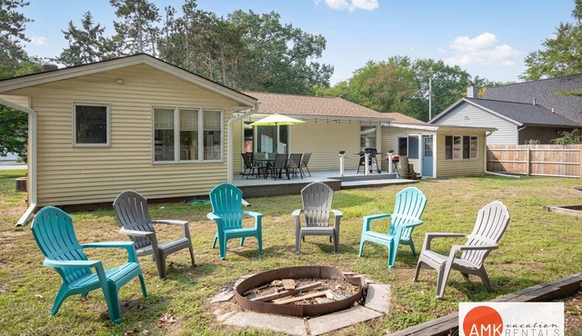 Leisure Cottage - Minutes from the Beach