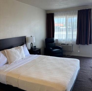 Leisure Lodge Motel