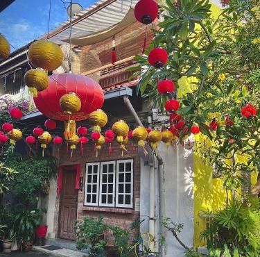 LEJU 21 樂居 Explore Malacca from a riverside house