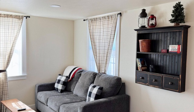 Lela - Fully Furnished 6 Person Cottage for short or mid-term stays