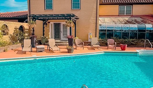 Leland Home with Pool, Pavilion & Large Spaces - Palazzo Guest House