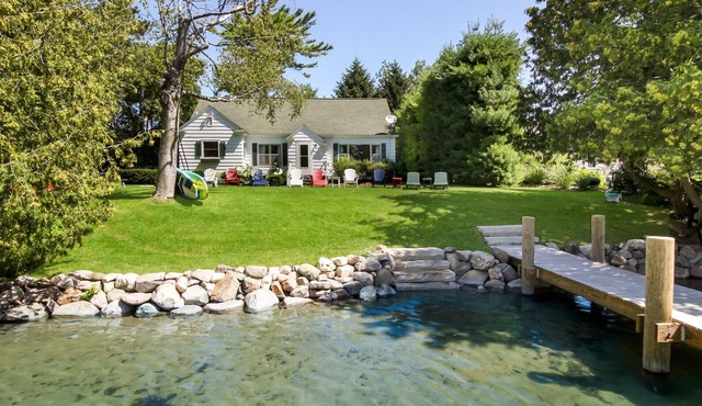 Leland Village River Front Beauty ~ Peaceful Neighborhood ~ Swim Off The Dock!