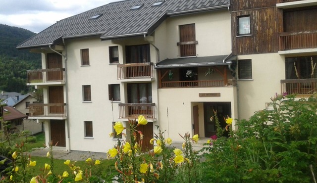 Lelex Monts-Jura to rent studio facing south and resort center