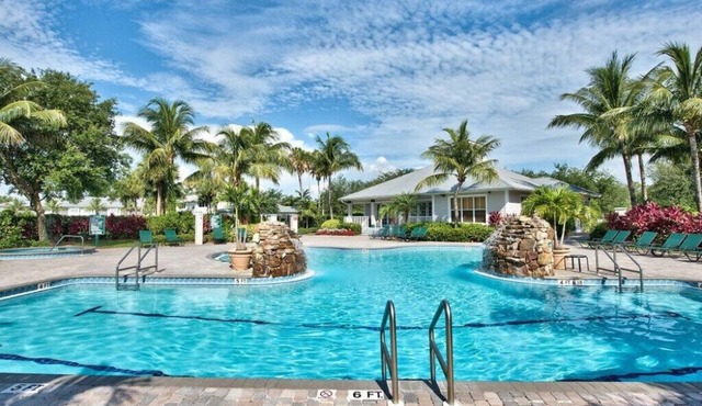 Lely Resort Golf Views - Updated 3-Bedroom 2-Bath Quiet 2nd Floor End Unit