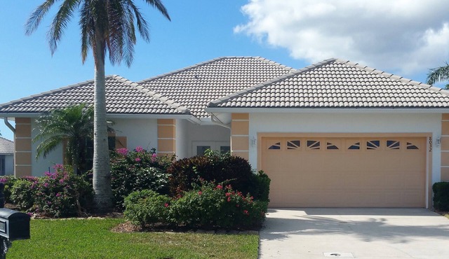 Lely Resort Pool & Waterfront Home! nFIVE STAR PROPERTY - INCREDIBLE RATES!