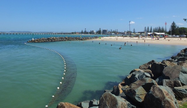 Lemanor Villa 2/17 Parkes St