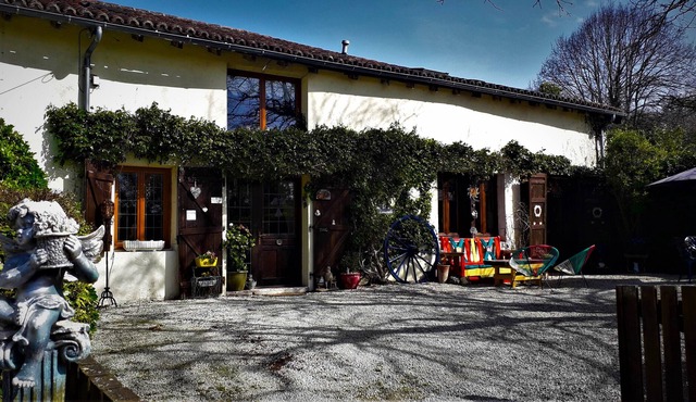 Lemarielle Pretty Stone house, Pool/HolisticTherapies, sleeps 4, 2 ensuite rooms