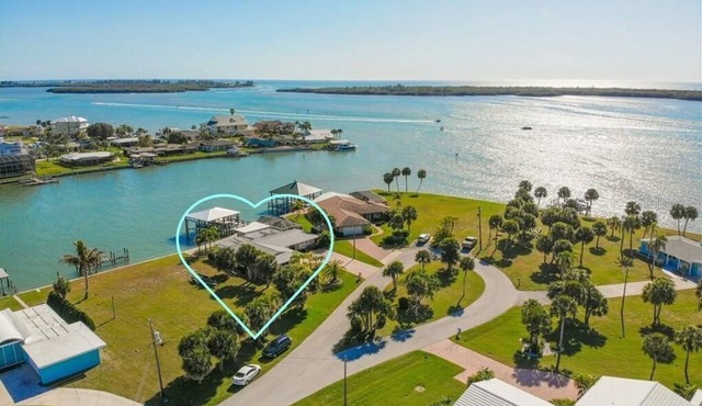 LEMON BAY HIDEAWAY - Gorgeous 3/2 with Boat Dock on Lemon Bay!