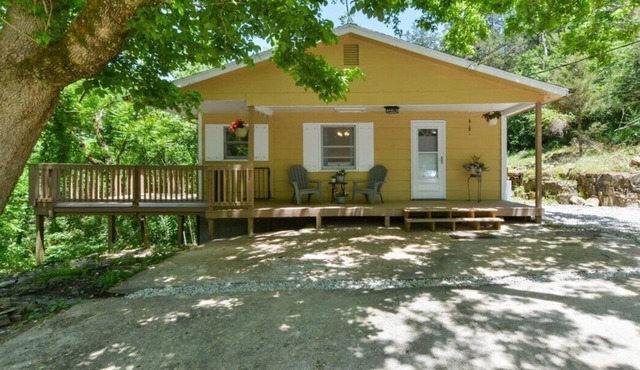 Lemon Cottage- Branson's Bungalow