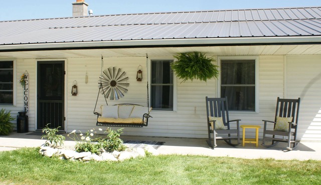 Lemon Hill Amish Guest House. . . an Amish themed, whole house experience.