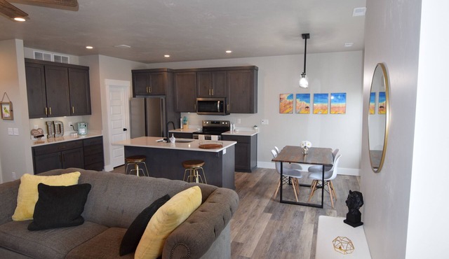 Lemon Sunburst - Family Friendly Property