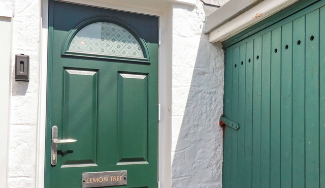 LEMON TREE, family friendly, country holiday cottage in Mylor Bridge