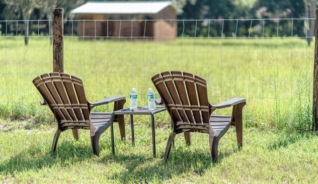 Lemonade Acres: Country Charm Made Convenient!