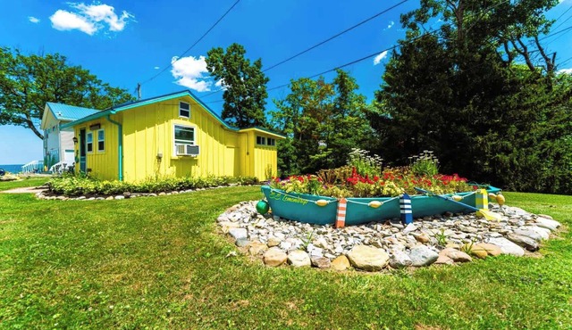 LemonDrop Lake-Front Cottage