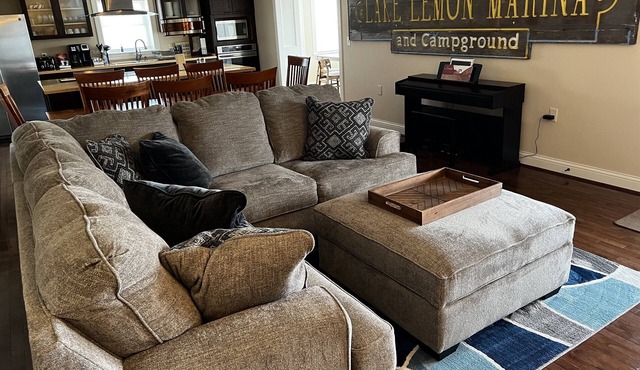 LemonLife Luxury Lodge w/Lake View & Access, Boat Avail.