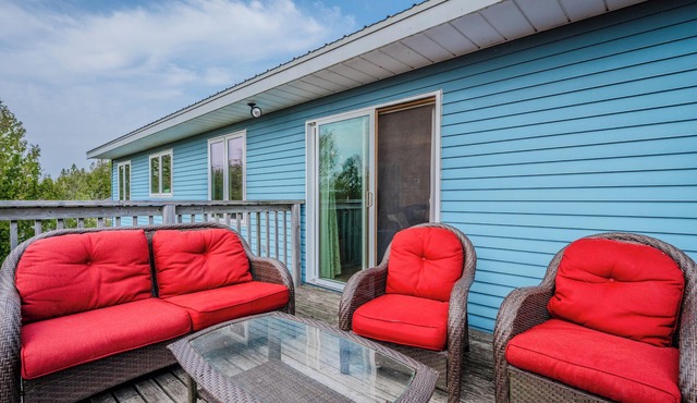 Len Cove - Your Lakeside Retreat in Howdenvale