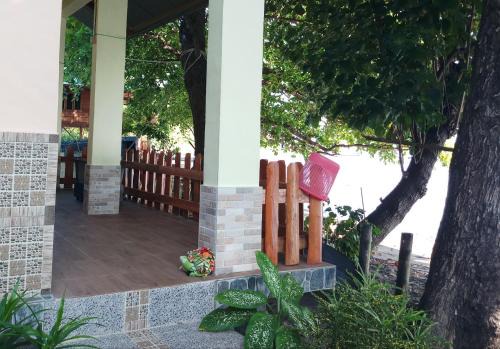 Lena house Flores